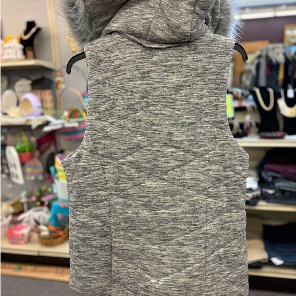 Maurices ladies Lg gray vest w/ fur lined hood - Picture 6 of 8